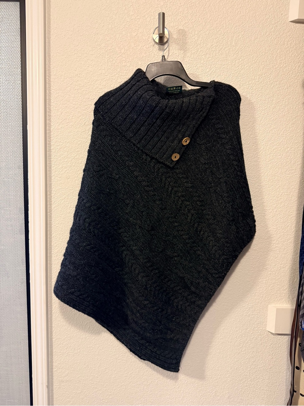 Glencroft Made In Great Britain Pure New Wool Cable Knit Poncho Cape Grey 10